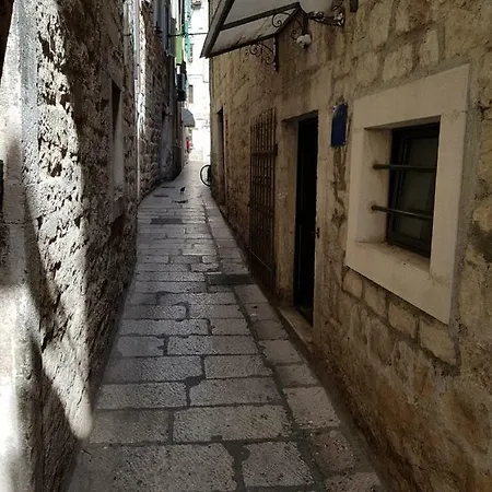 Aspalathos Apartment