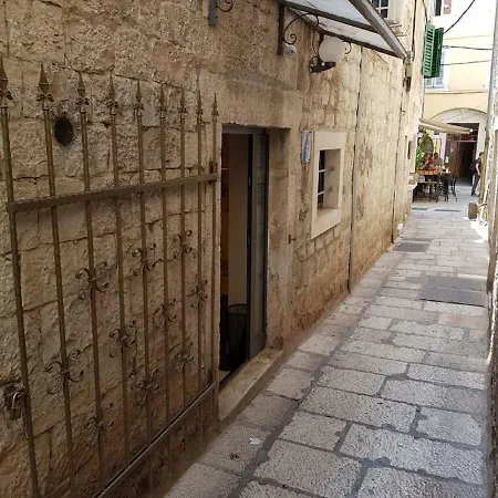 Aspalathos Apartment